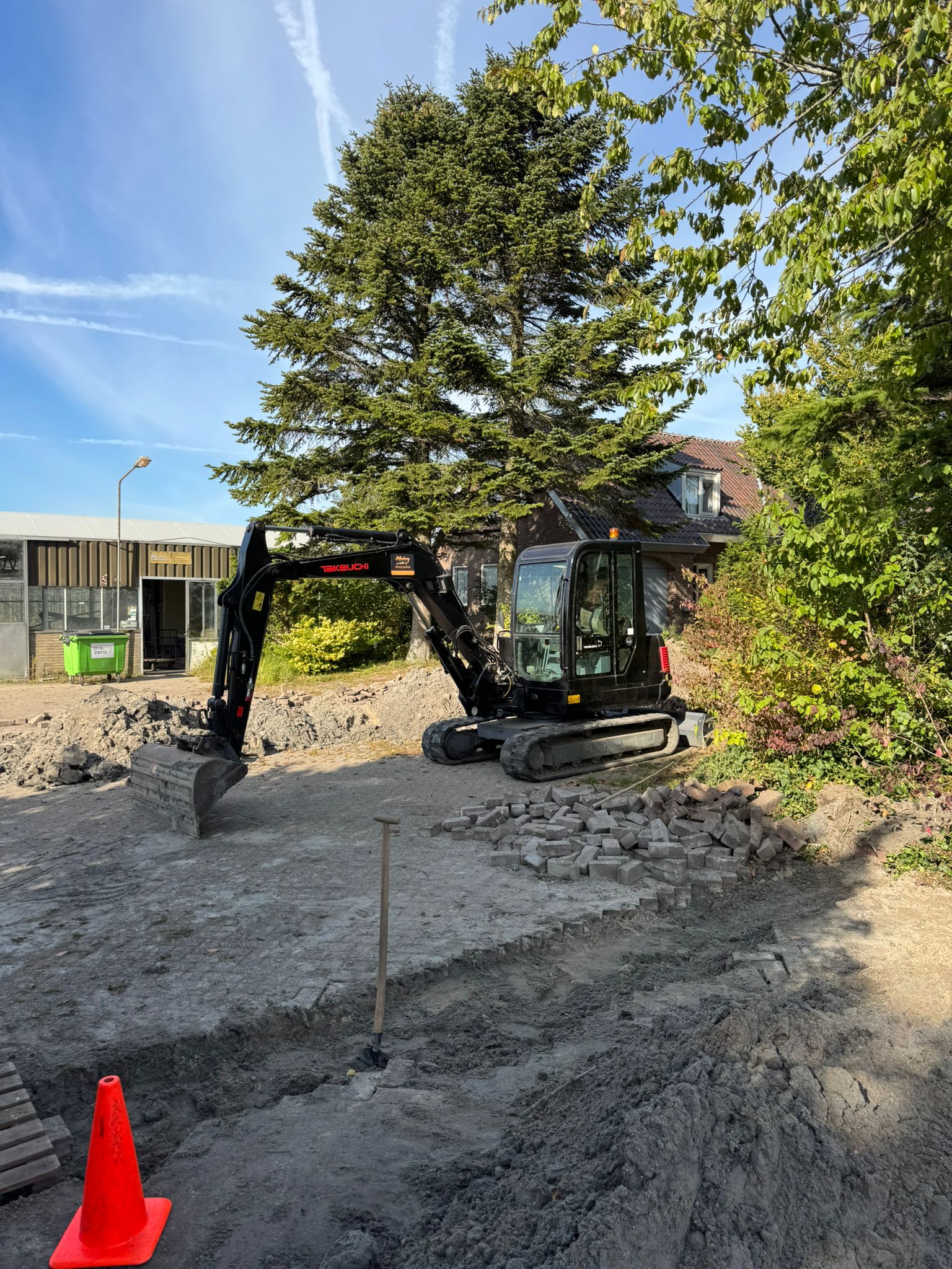 Grondbewerkingen bedrijfsterrein